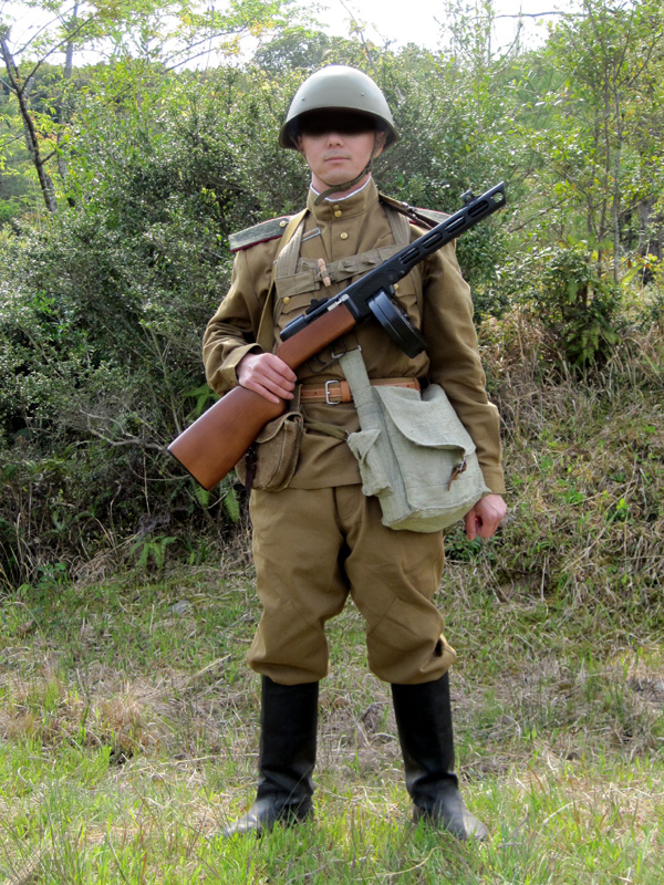 通称“ルバシカ” ～ ソ連軍 1943年型ギムナスチョルカ (海外製・複製品