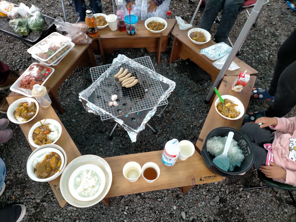 キャプテンスタッグ 木製ヘキサグリルテーブル】 レビュー。大人数に