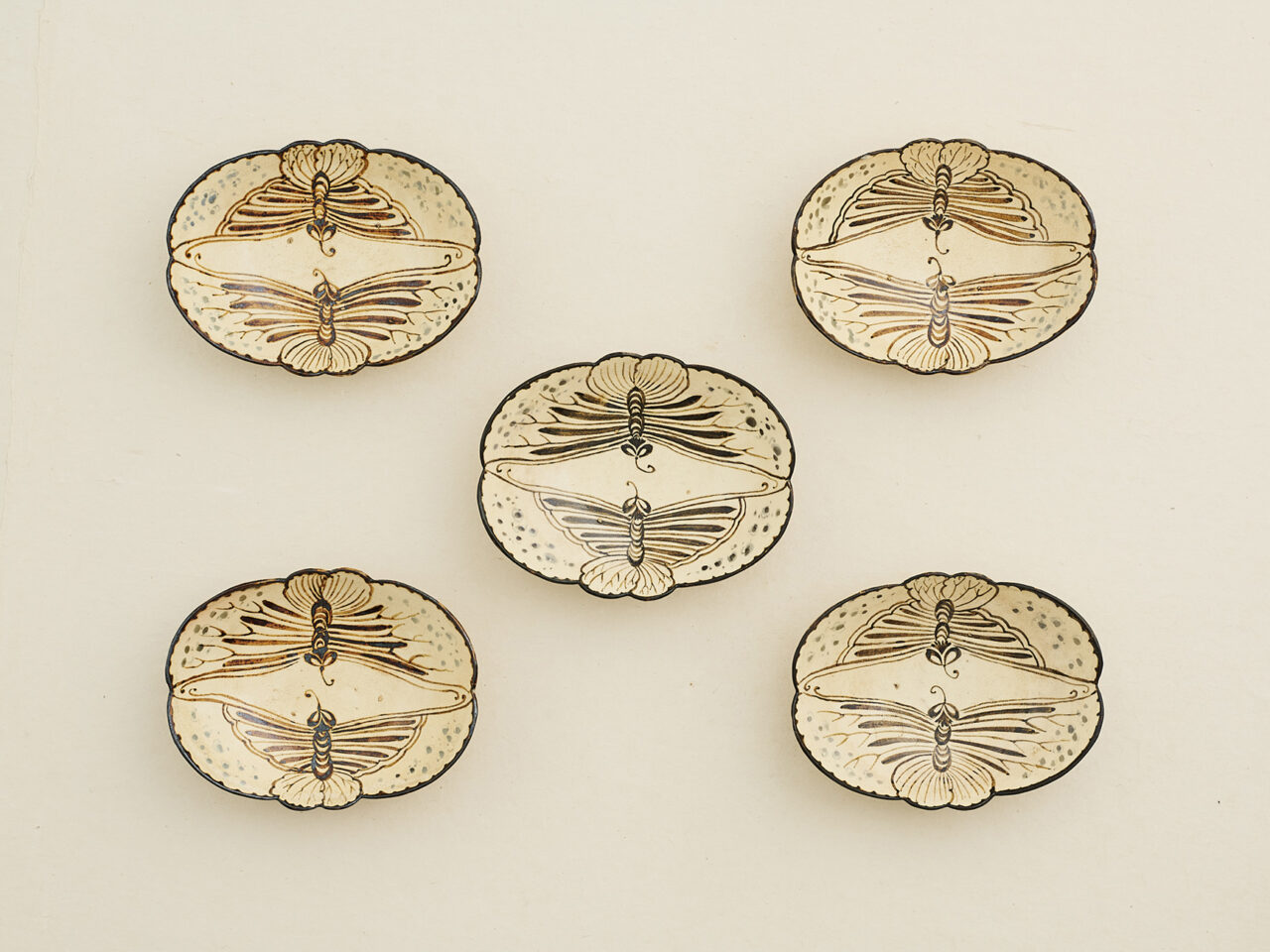 古清水双蝶文向付 五客 – 古美術中上