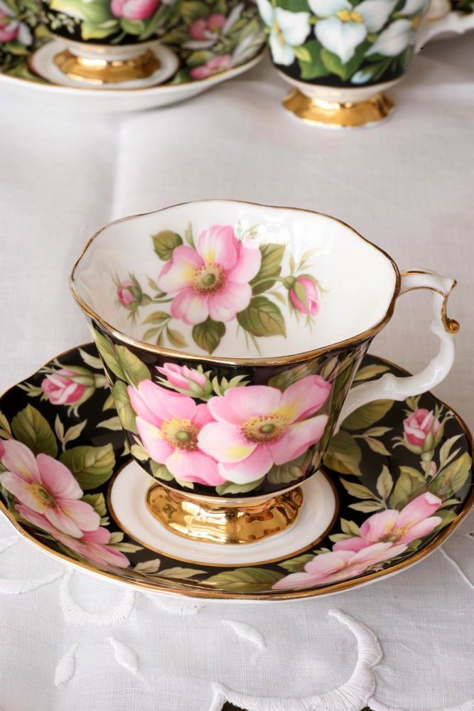 アンティーク陶器 ロイヤルアルバートのカップ＆ソーサーアルバート