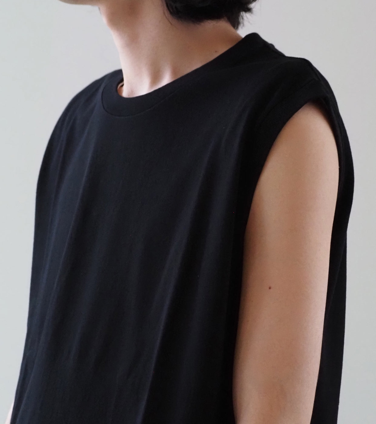 COMOLI コットン ジャージ ノースリーブ , Black – Navyblue