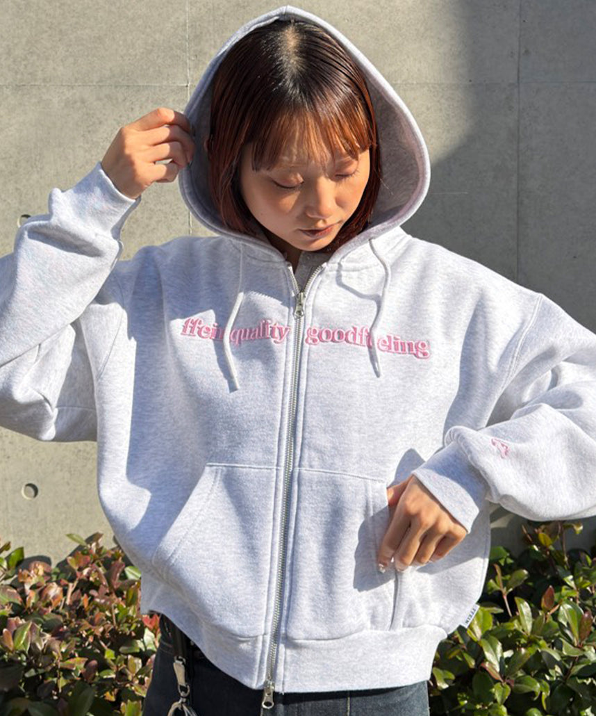 FFEIN(フェイン)】センター3D刺繍立体フードショート丈ZIPパーカー