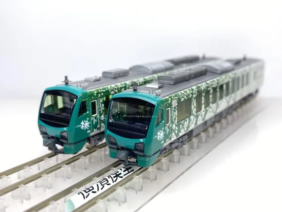 HB-E300系「リゾートしらかみ」橅編成（リニューアル版）の入線です