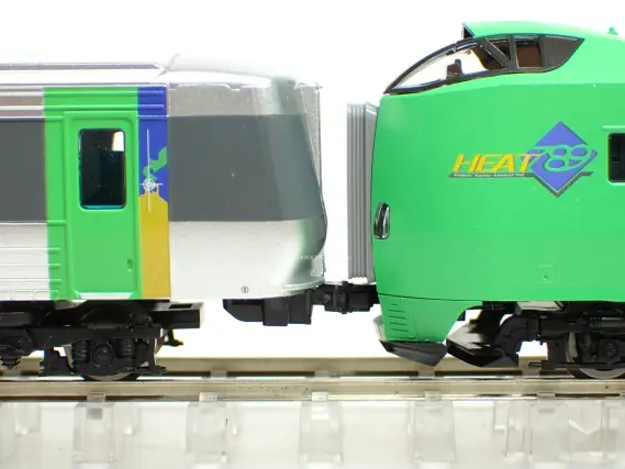 785系300番代 特急「スーパー白鳥」用増結改造車 NE-303編成が入線しま