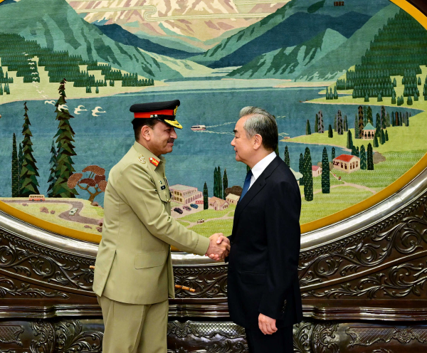 王毅会见巴基斯坦陆军参谋长穆尼尔_中华人民共和国驻纽约总领事馆