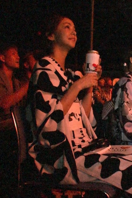 完売 安室奈美恵 私服 着用 沖縄 前夜祭 花火ショー 浴衣 髪飾り