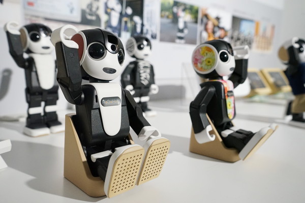 初代ロボホンのオーナーだけど、新ロボホンってどうなの? シャープで見