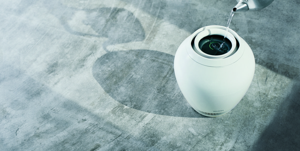 バルミューダ、上から水を注いで給水する加湿器「Rain」の今季販売を