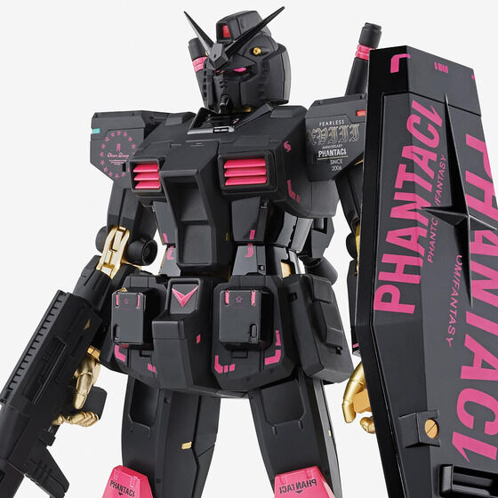 機動戦士ガンダム』アパレルブランド「PHANTACI」とコラボしたガンダム