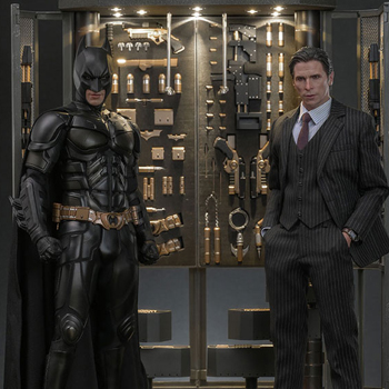 映画『ダークナイト』より、バットスーツ格納庫＆ブルース・ウェイン