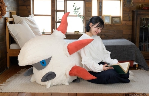 ポケモン 等身大メラルバ メラルバの等身大ぬいぐるみが登場