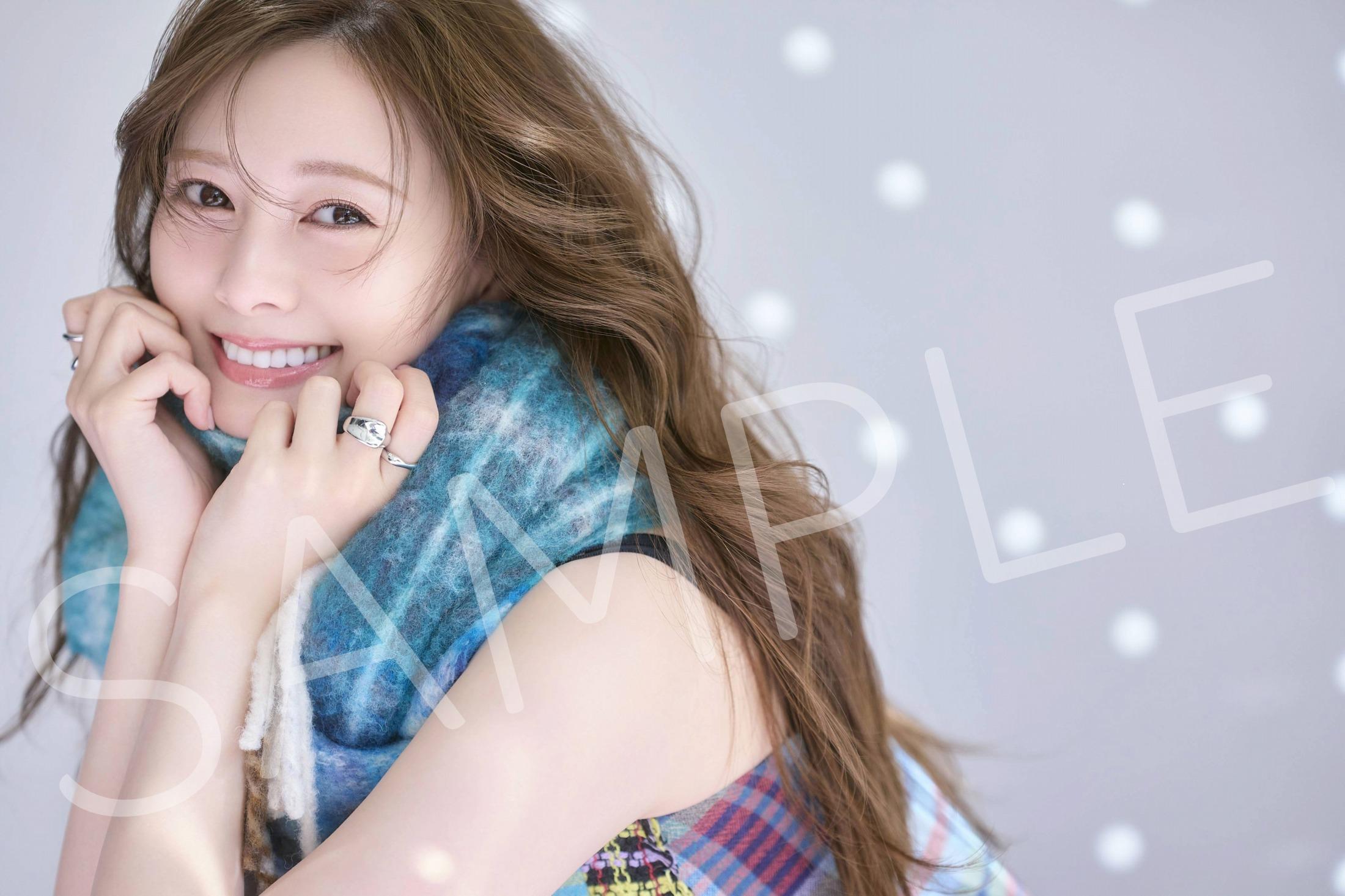 白石麻衣＞2026年のカレンダー 柔らかな笑顔 距離が近い！ アクスタも