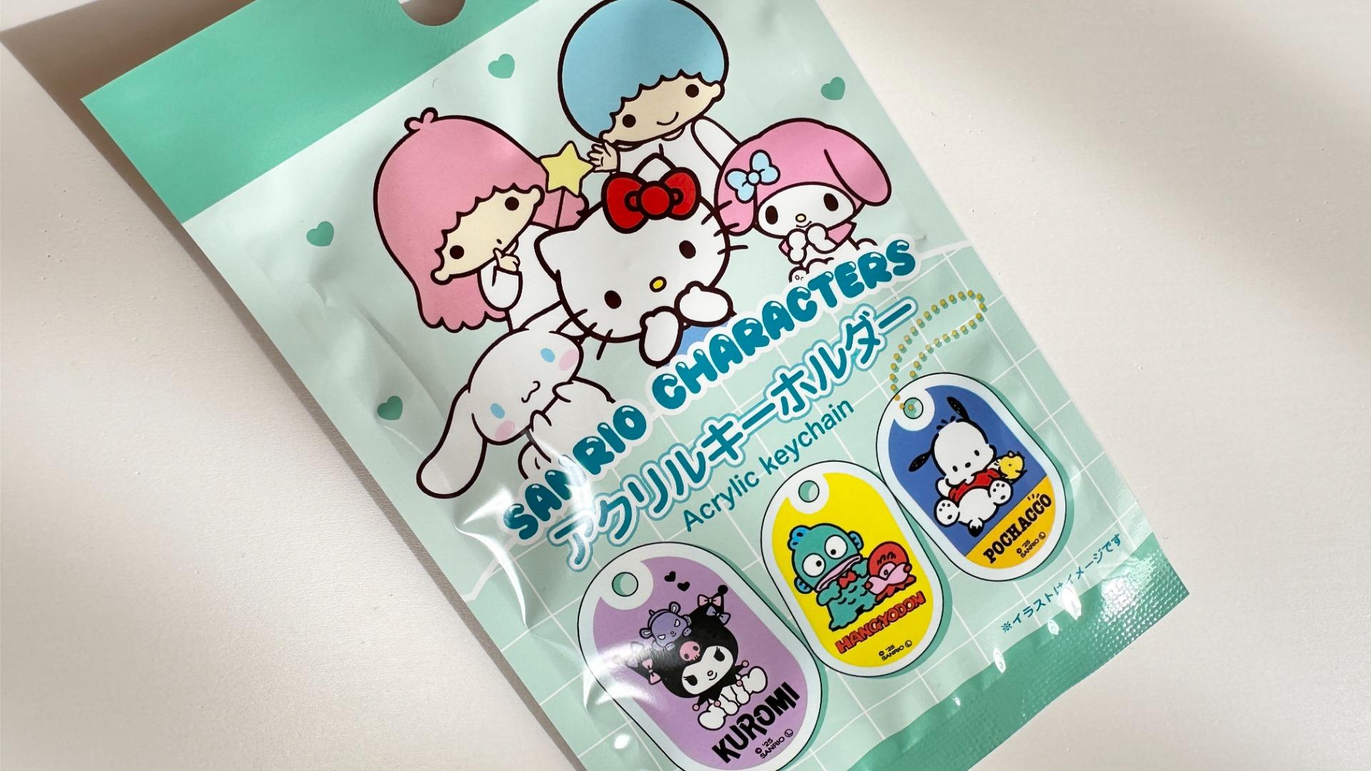 サンリオ♡たまご形カプセルに入った アクリルキーホルダー ダイナソー