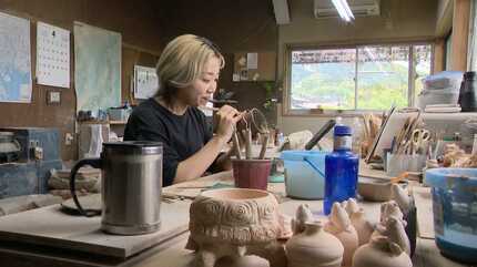 シーラカンスのカップやカエルの一輪挿し 400年の歴史誇る「上野焼