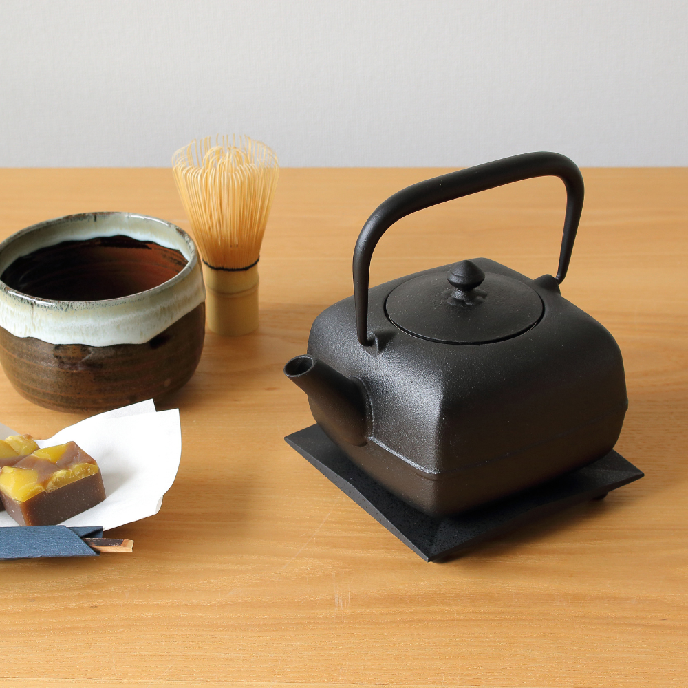 山形鋳物 菊地保寿堂 WAZUQU(ワズク）鉄瓶 よほう 900ml | ギフト