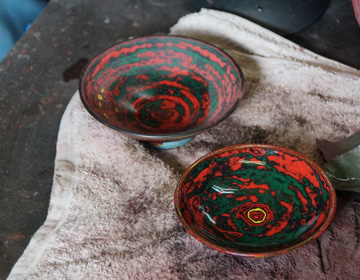 漆を重ねて彫刻する仙台堆朱作家·南一徳さん／宮城県仙台市 - NIHONMONO