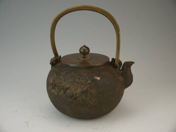 亀文堂の鉄瓶をお買取しました【波多野正平作】｜骨董品に関するコラム