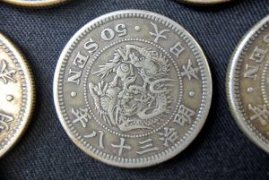 日本の銀貨一覧｜全種類の特徴と買取相場を解説｜骨董品に関するコラム