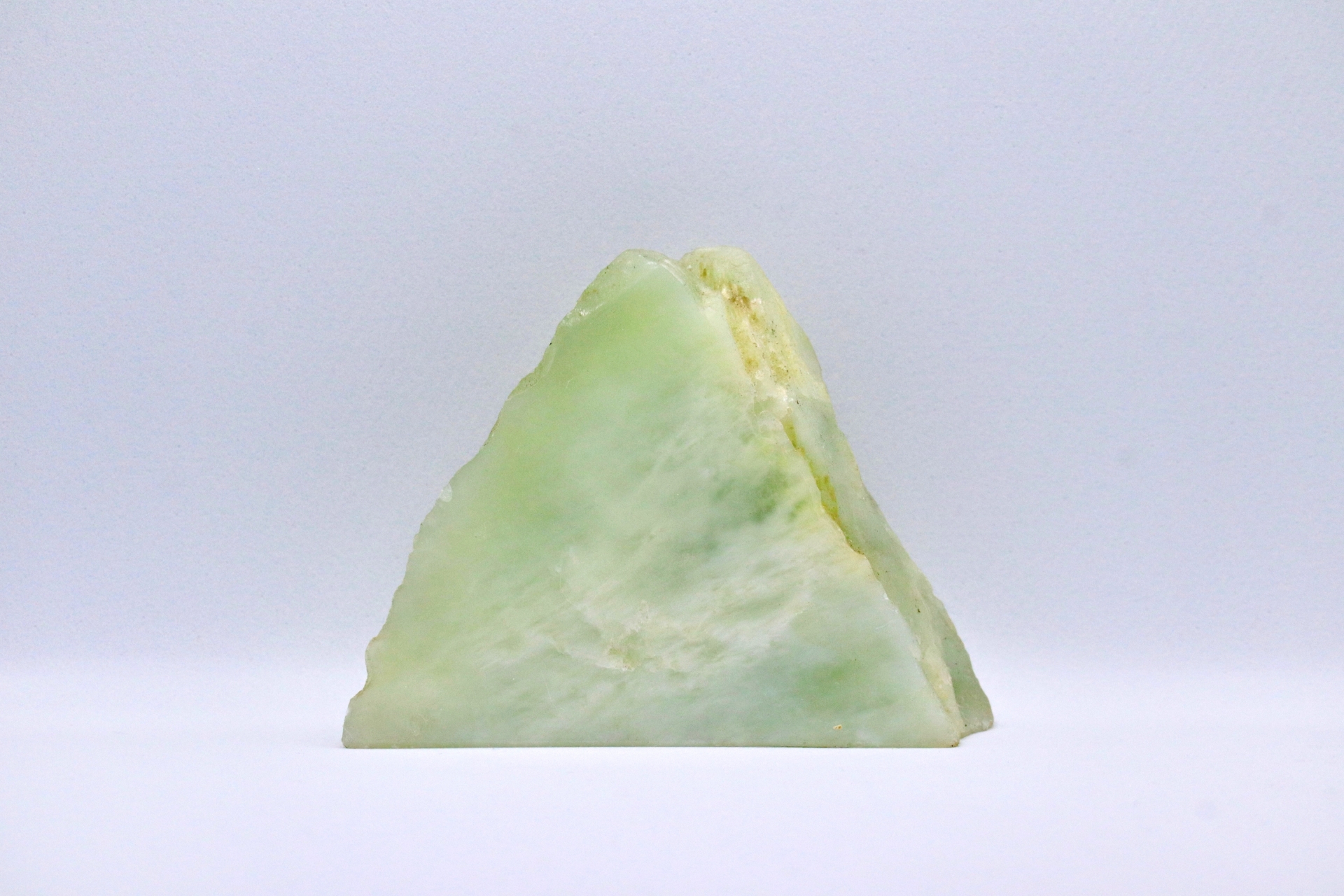 翡翠の見分け方を徹底解説！偽物（キツネ石・ネフライト）の特徴と本物