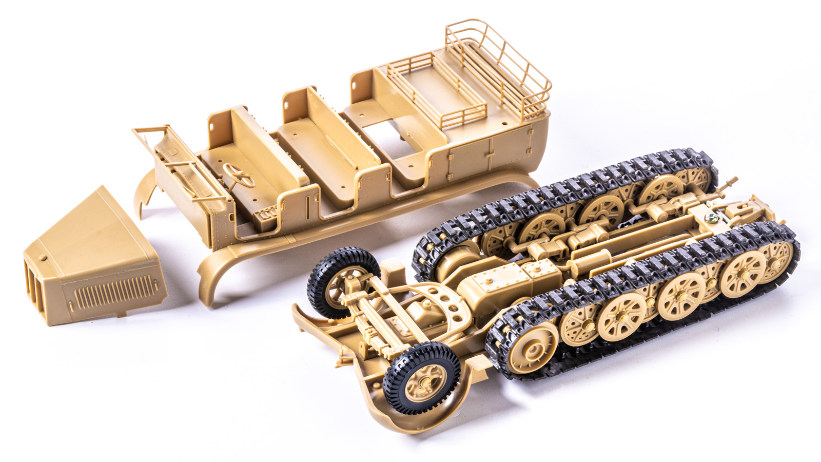 50年前から陽気なチームを運び続けるプラモ／タミヤ 8トンハーフ