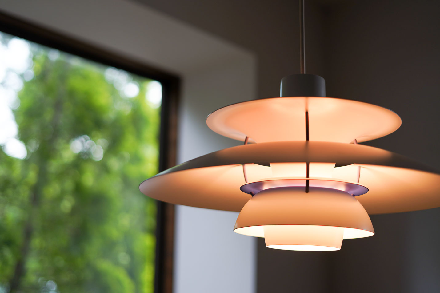 ルイスポールセンのPH5。芸術的なデザインが作りだす光の魅力とは