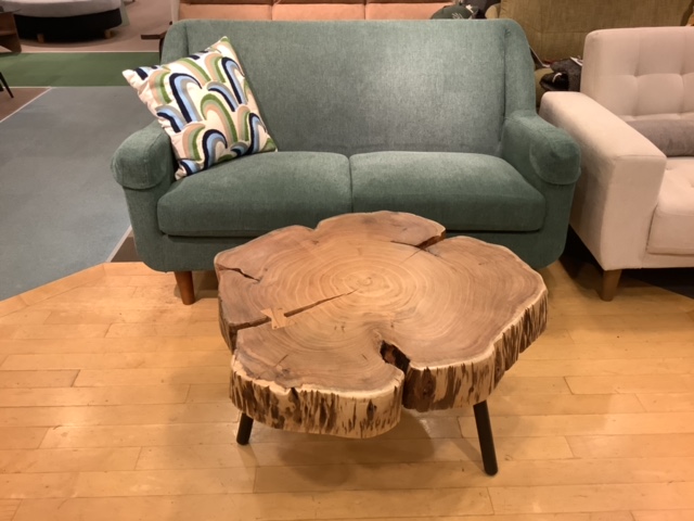 ローテーブルのご紹介】唯一無二の切り株ローテーブル - スタッフブログ