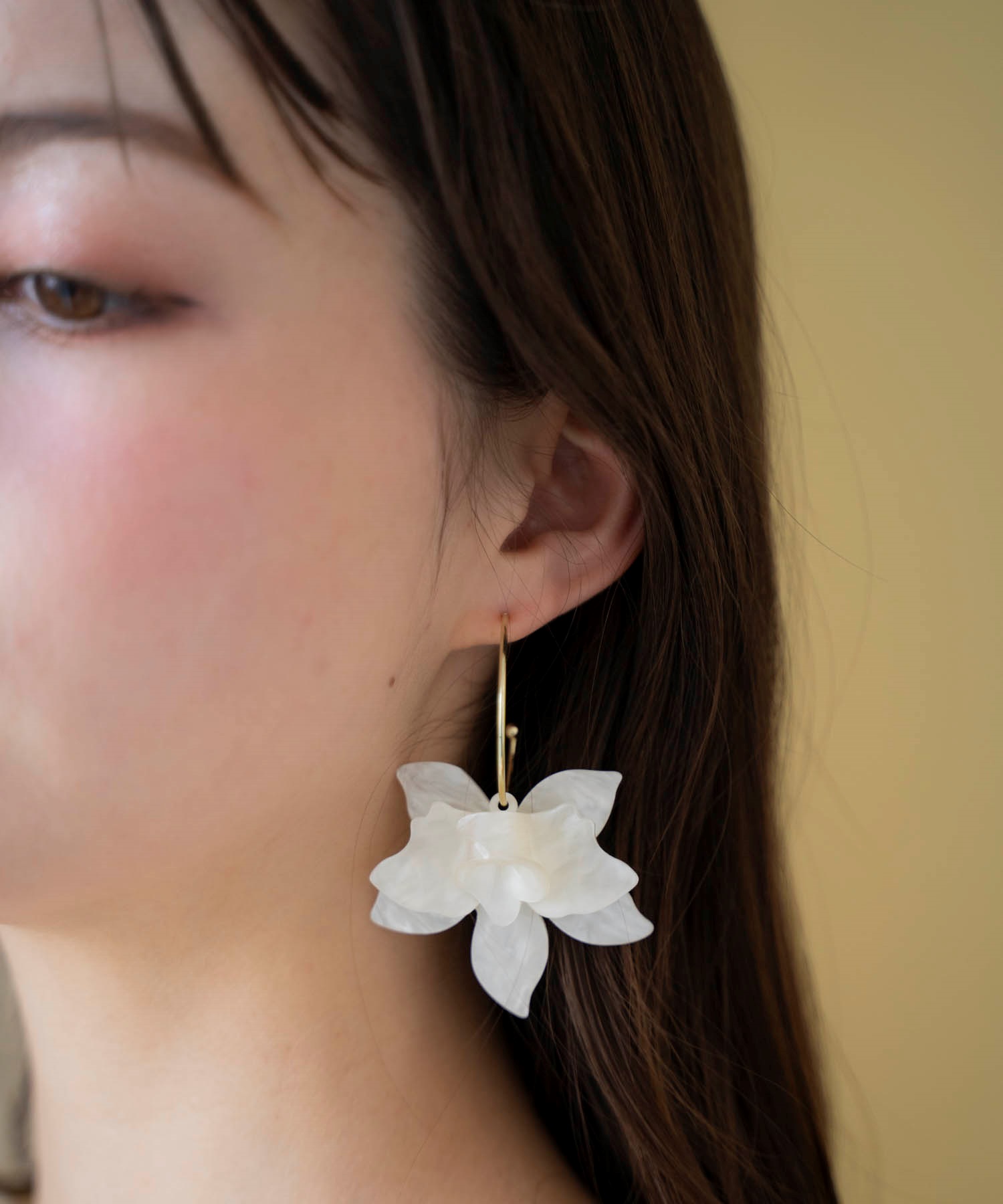 フラワーモチーフマーブル調ピアス | ピアス | NOELA OFFICIAL WEB STORE