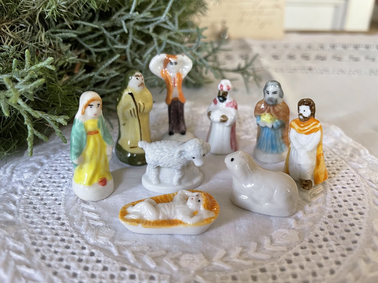 ガレットデロワ用 フランスヴィンテージ フェーブ Crèche 入荷しました