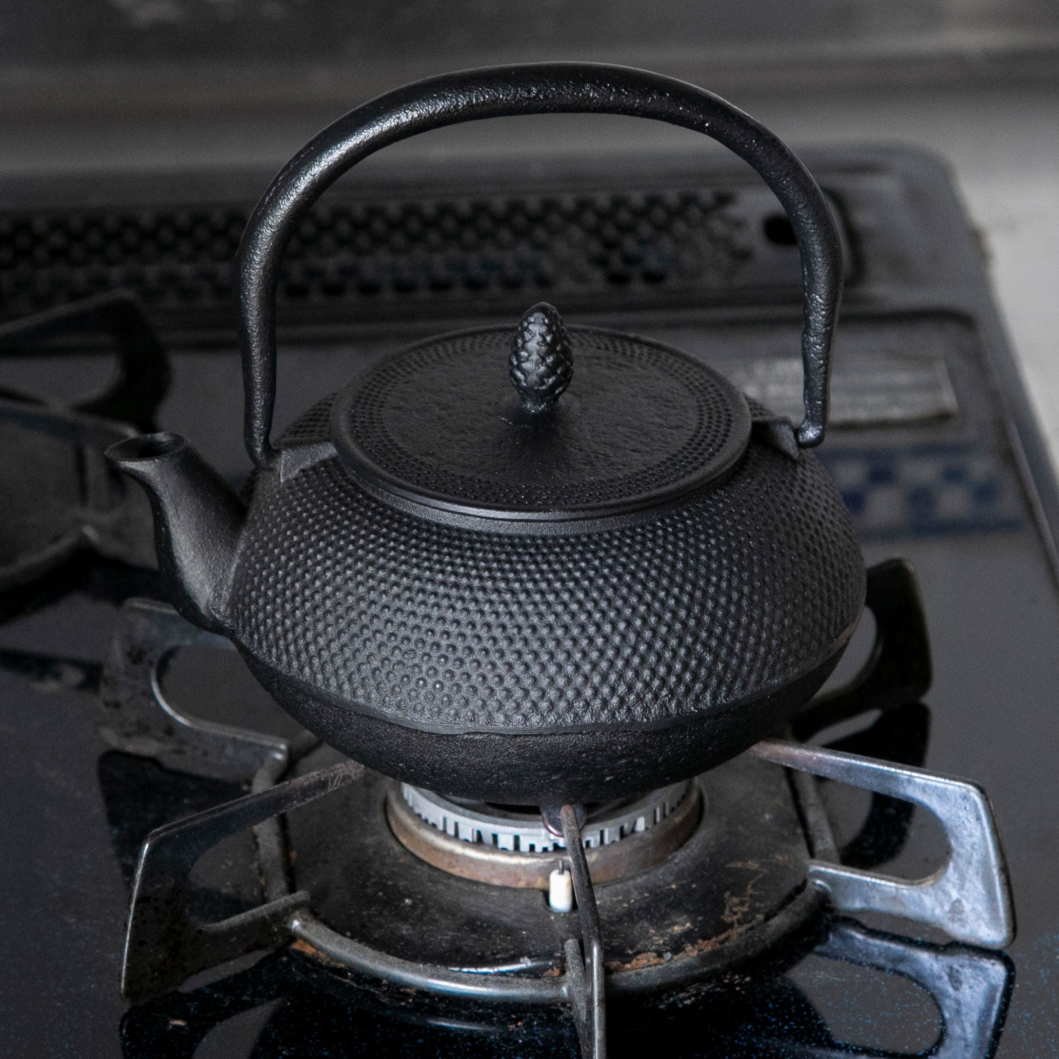 南部鉄器 鉄瓶 アラレ 0.6L/1.0L/1.8L 黒 ｜のレン神楽坂【公式通販