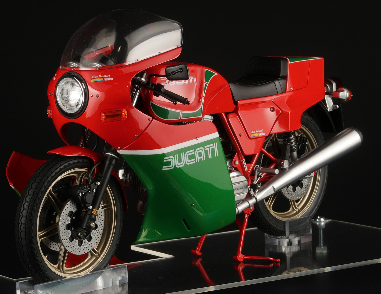 タミヤ 1/12 ドゥカティ 900 セット【GJ6380】 タミヤ 1/12 ドゥカティ