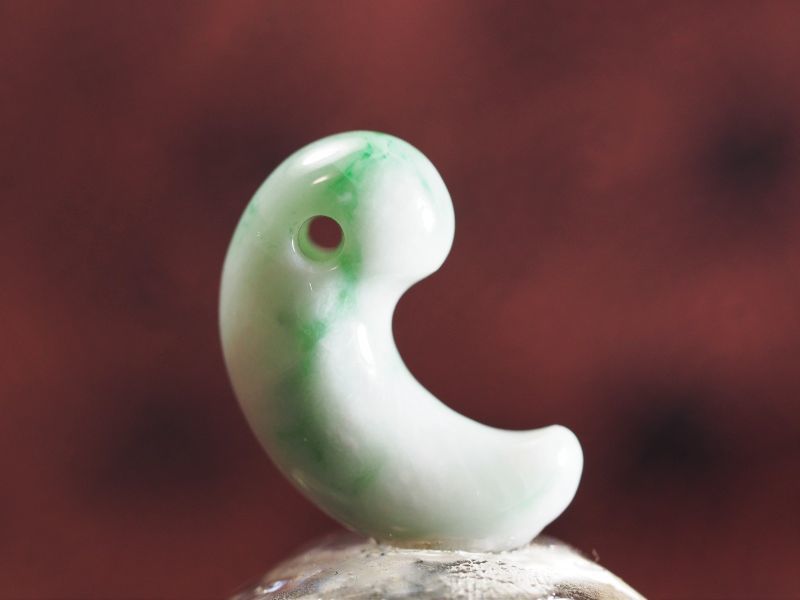 古墳期 希少小型の翡翠勾玉 値下げ不可 古墳期 希少小型の翡翠勾玉