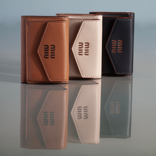 ミュウミュウ】最新財布＆カードケース9選、購入者にラッキーデー向け