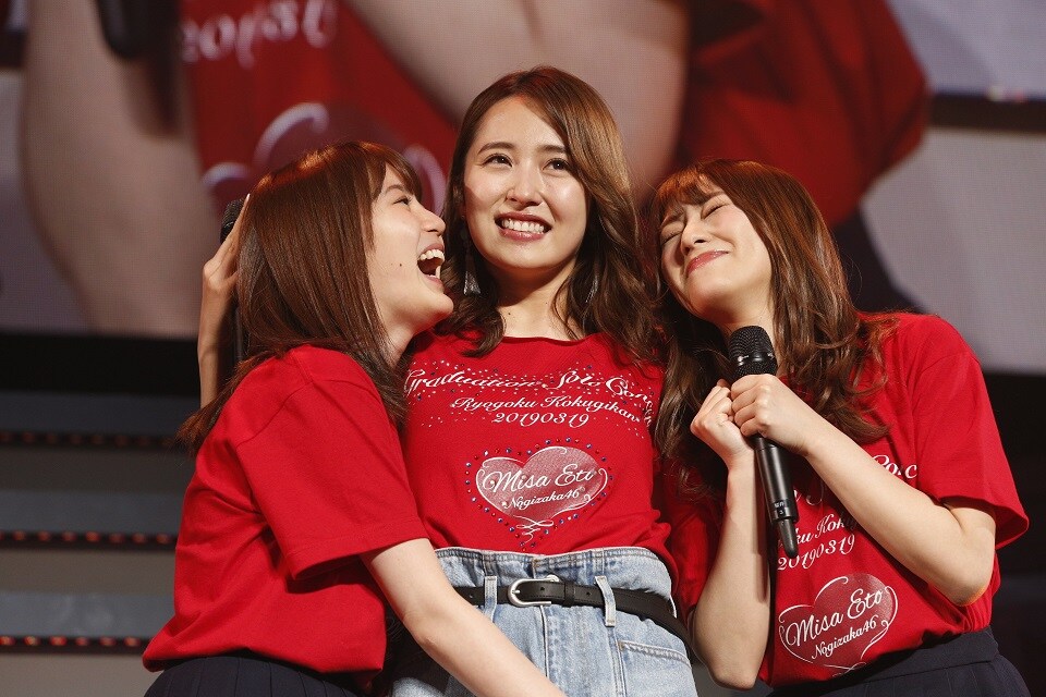 左から生田絵梨花、衛藤美彩、桜井玲香。（写真提供：ソニー