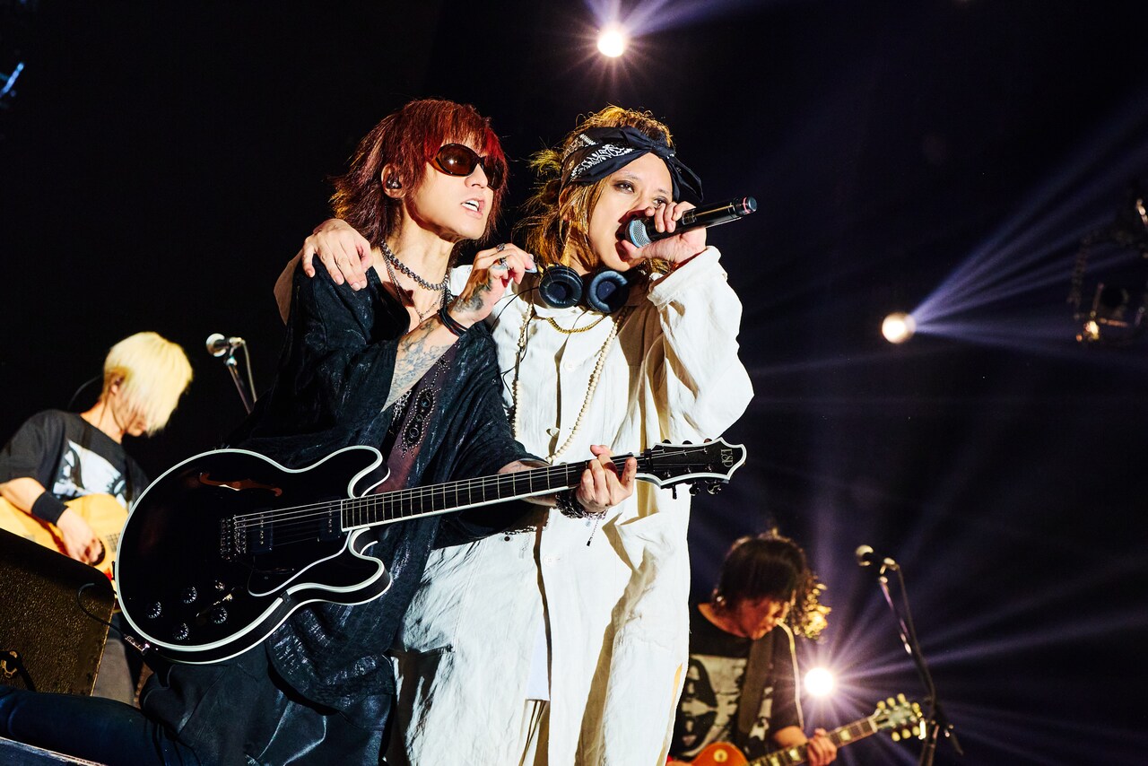 左からSUGIZO（LUNA SEA）、清春（黒夢）。 [画像ギャラリー 13/43