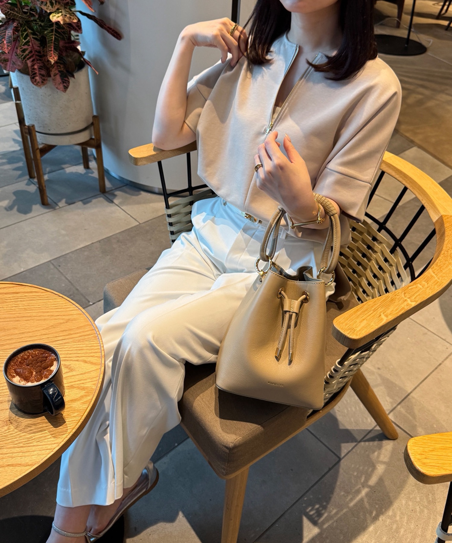 ライトダンボールジップキーネックドルマンプルオーバー Emma Taylor