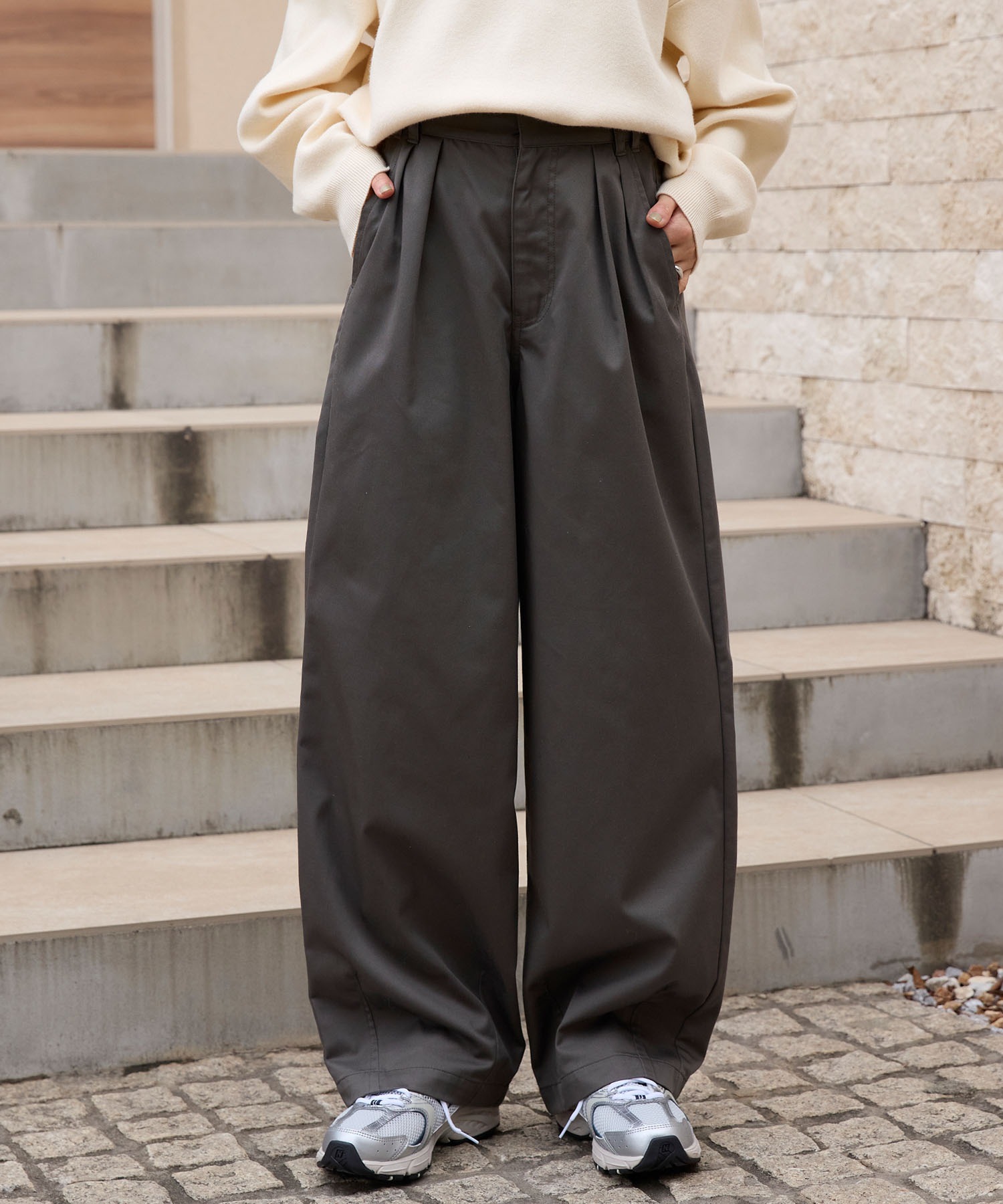 ハイウエストワイドイージータックカーブパンツ〈マシンウォッシャブル