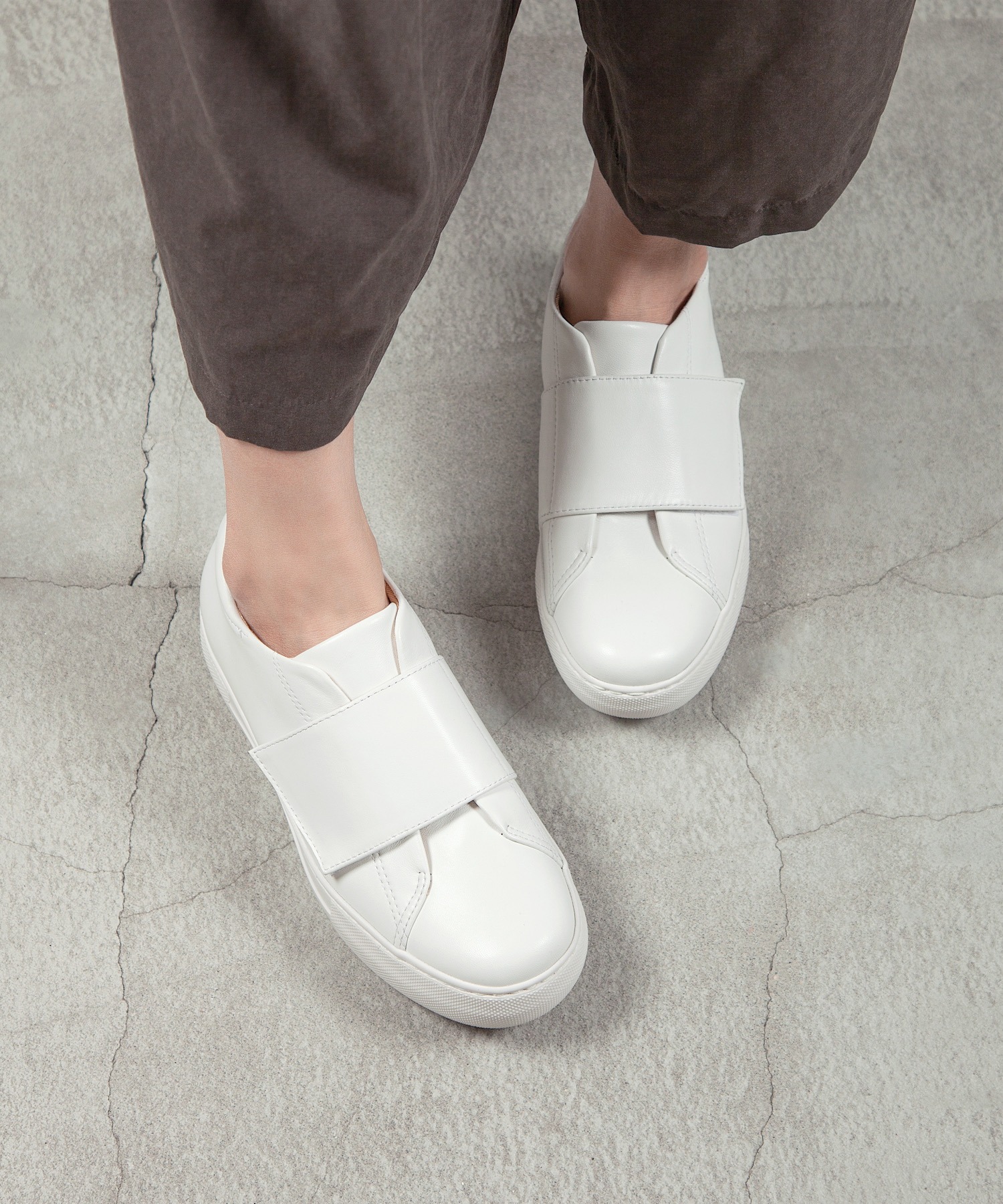 本革/軽量/223g/厚底/3cm】ベルクロスニーカー ALL BLACK│Jeffrey