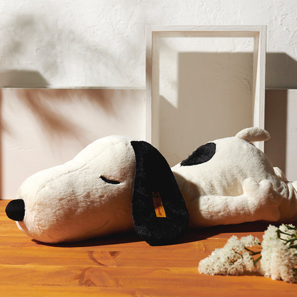 シュタイフ 寝そべりスヌーピー