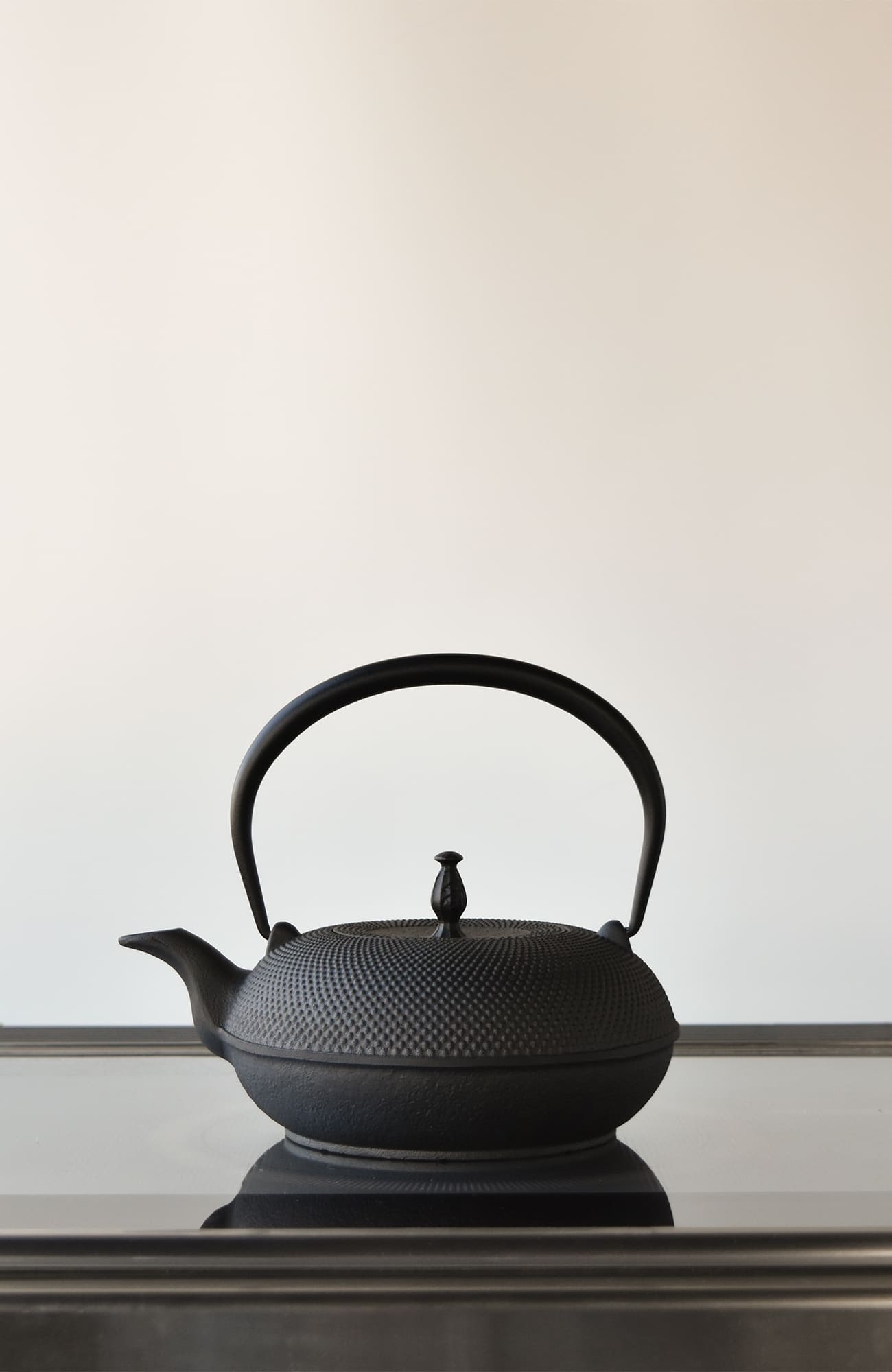 鉄瓶 東雲アラレ 1L | 南部鉄器の老舗 及源鋳造 OIGEN 公式オンライン