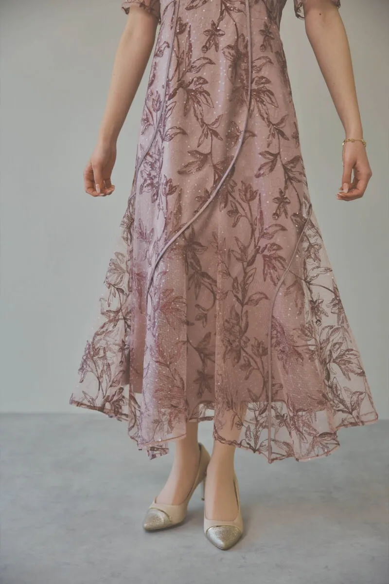 ピンクのカーブパネルエンブロイダリードレス[M] FRAY.IDのレンタル