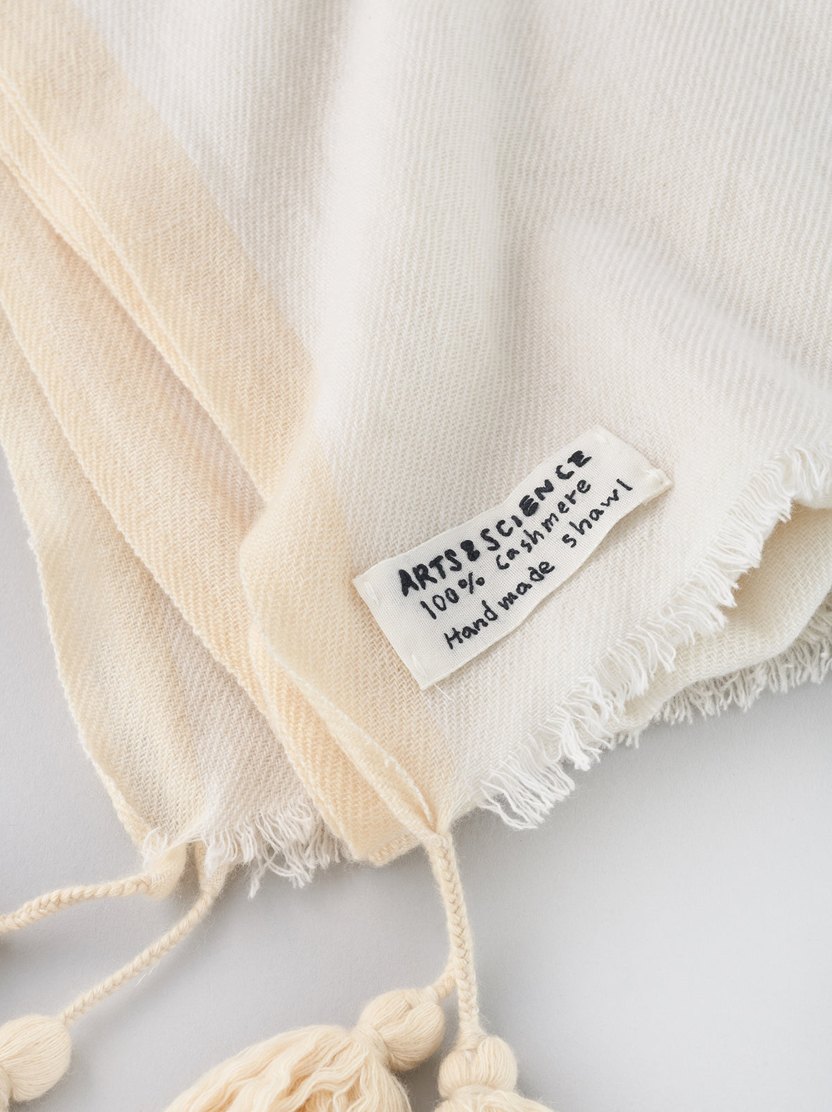 Selvage color tassel shawl – ARTS&SCIENCE ONLINE SELLER