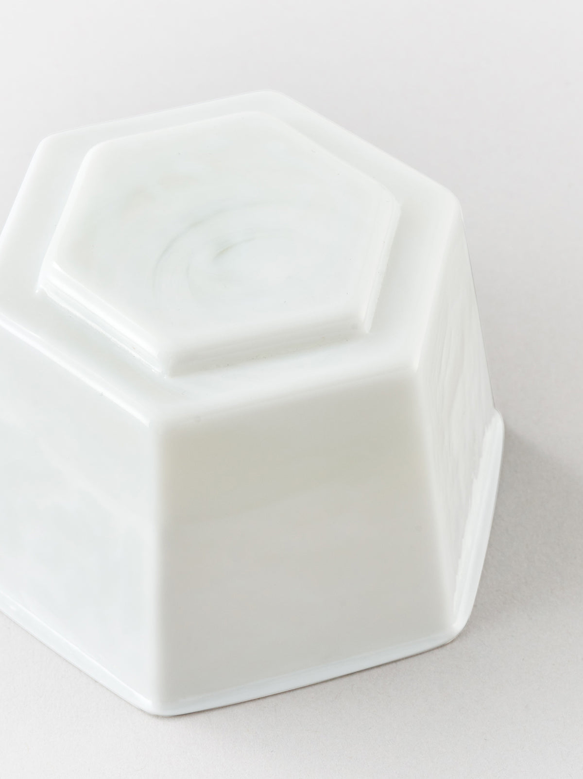 e2254 乳白ガラス 鉢 口径21.5cm ガラス鉢 乳白色 硝子鉢