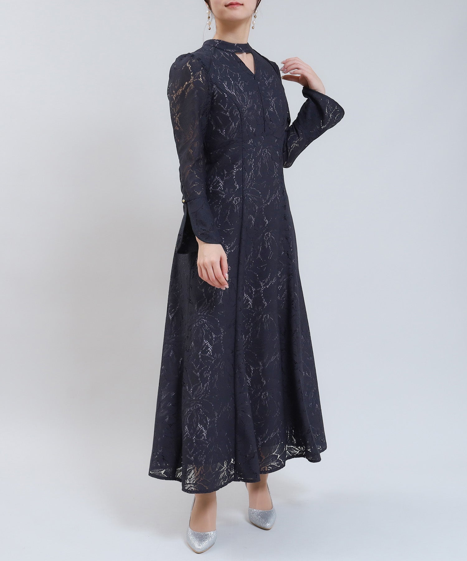 バックオープンティアドロップドレス