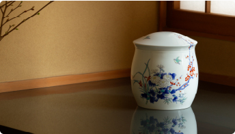 染錦月桂樹鳩】花瓶|有田焼の老舗-香蘭社オンラインショップ