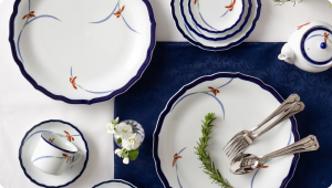 染錦菖蒲）飾り皿|有田焼の老舗-香蘭社オンラインショップ