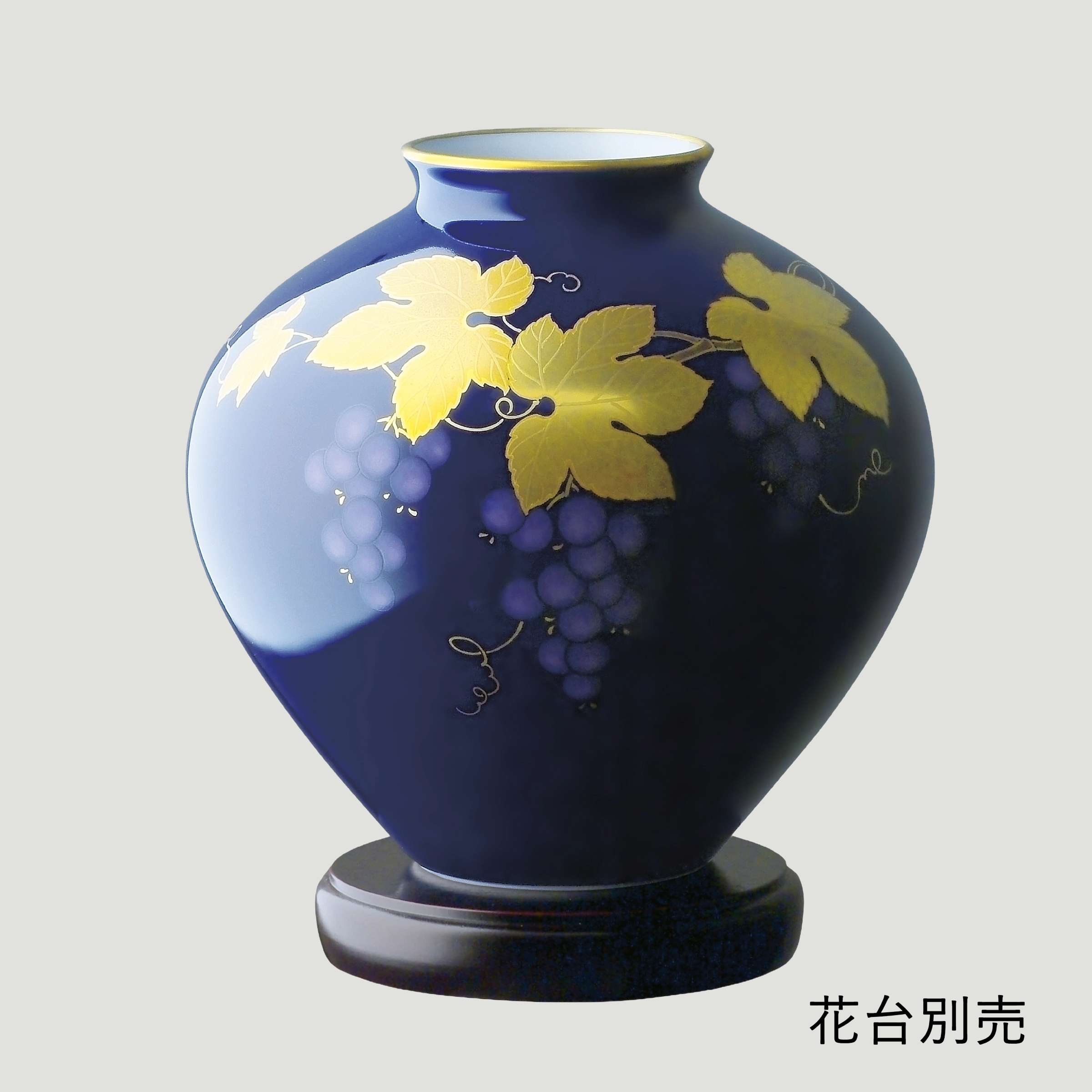 1801 香蘭社 金彩松絵 花瓶 未使用 1801 香蘭社 金彩松絵 花瓶 未使用 -