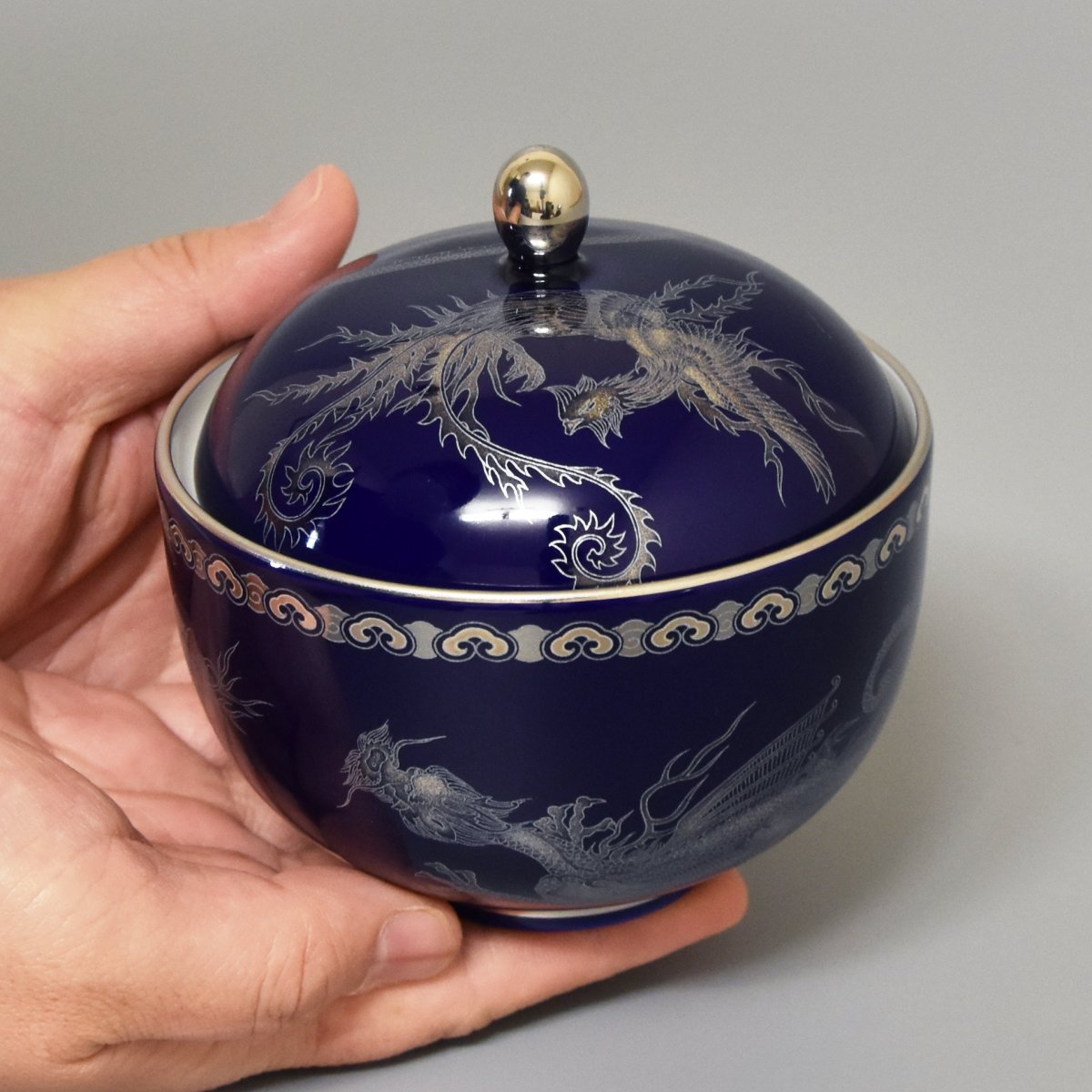 清時代 和田玉 神獣双龍鈕鼓釘浮彫三足香炉 香合 香盒 蓋付き(F-59) 清