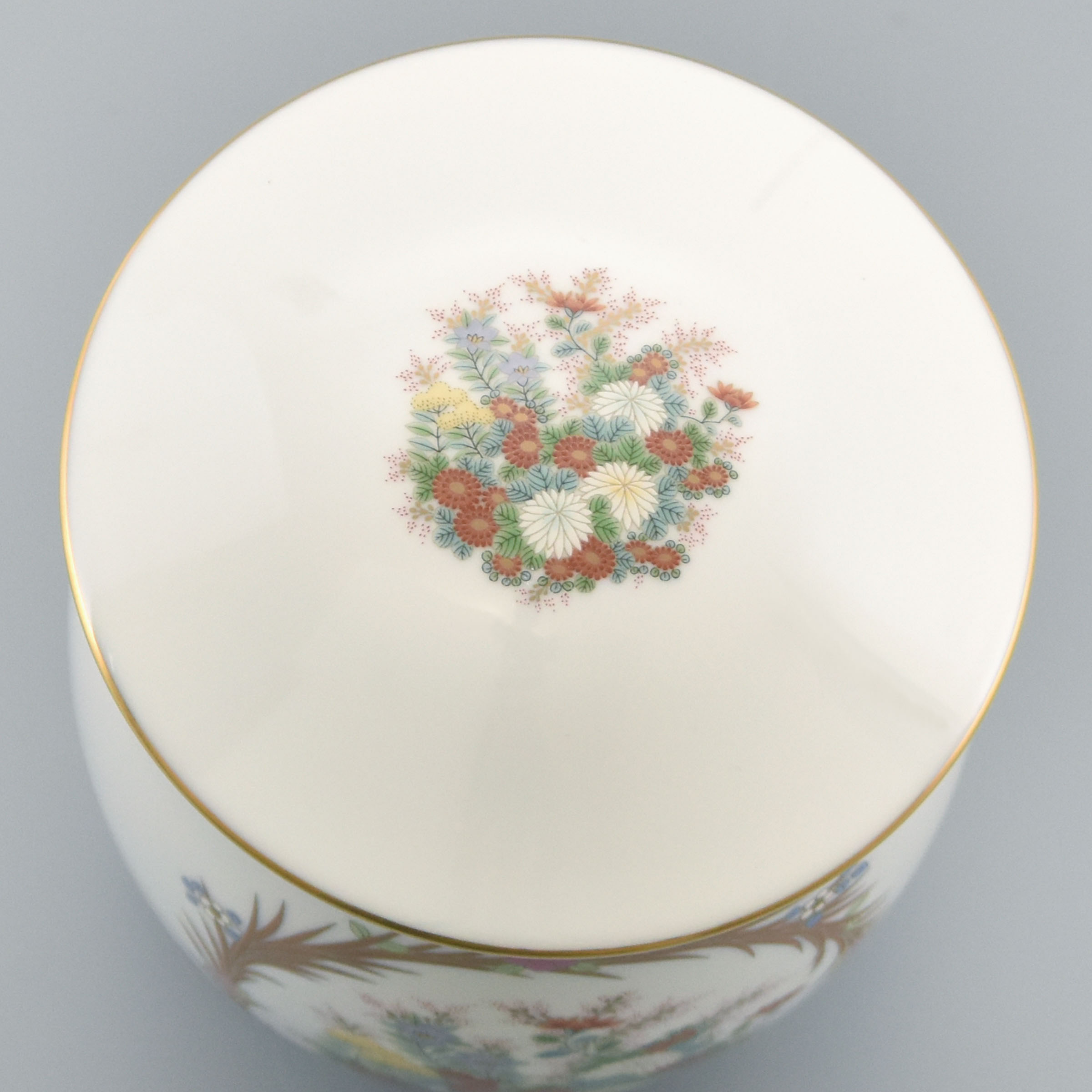 金彩窓絵淡彩菊）家型6寸骨壺|有田焼の老舗-香蘭社オンラインショップ