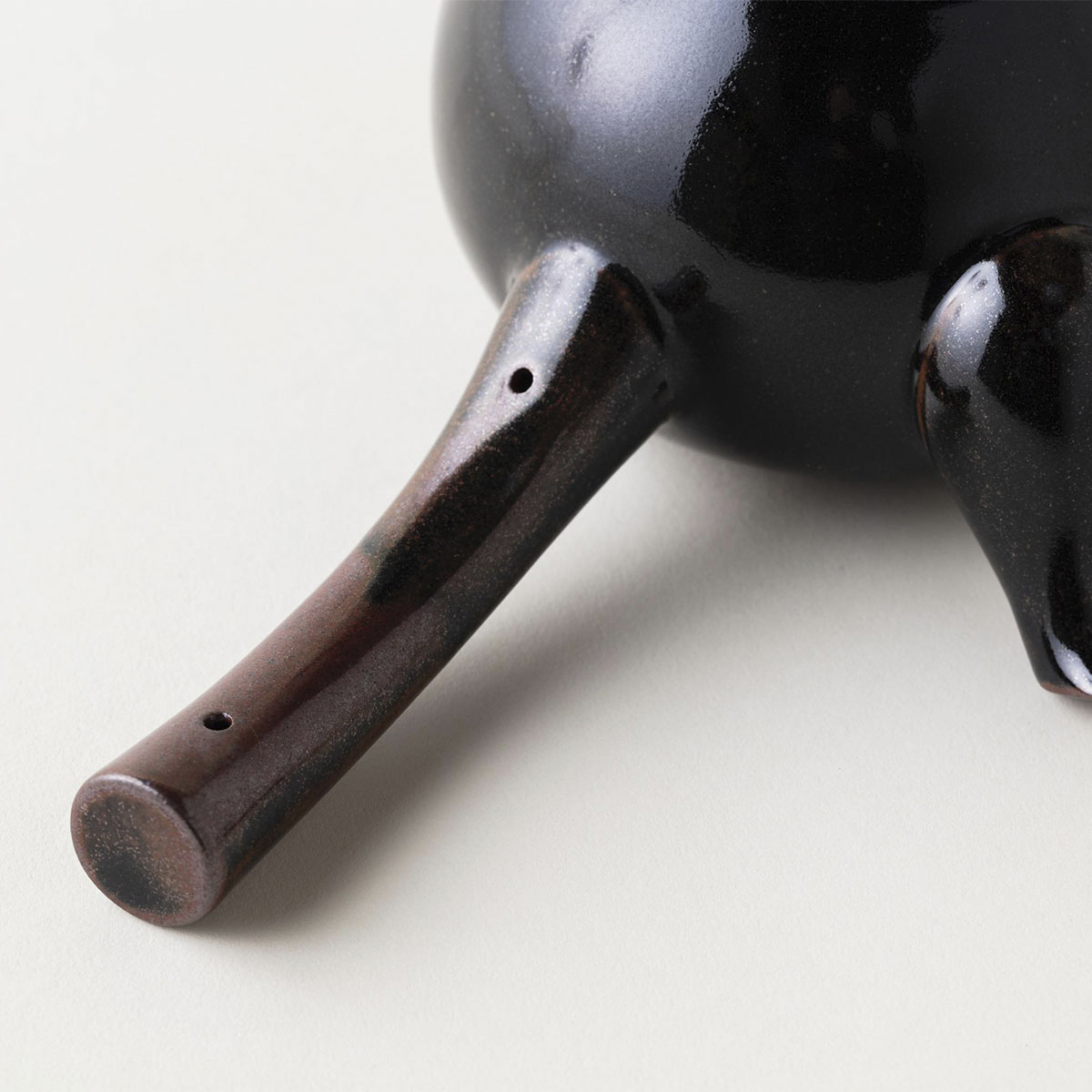 黒薩摩手長急須[クロサツマテナガキュウス]｜沈壽官窯（ちんじゅかんが