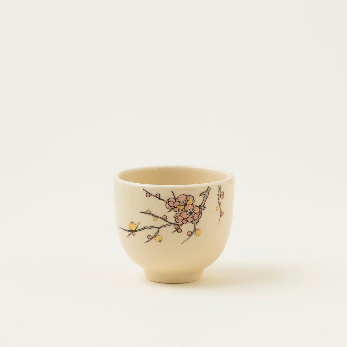 白薩摩ぐい呑（梅）[シロサツマグイノミ（ウメ）]｜沈壽官窯（ちん